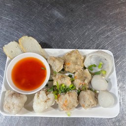 ก๋วยเตี๋ยวลูกชิ้นแคะนายเจ เจ้าเก่าตลาดพูล