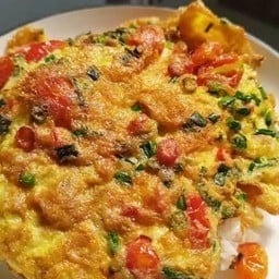 ข้าวไข่เจียวทรงเครื่อง