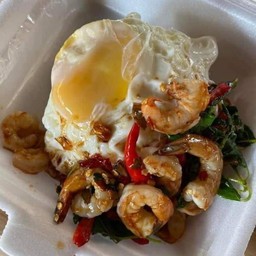 ข้าวกะเพรากุ้ง