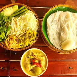 ขนมจีนแกงเขียวหวานลูกชิ้นปลากราย