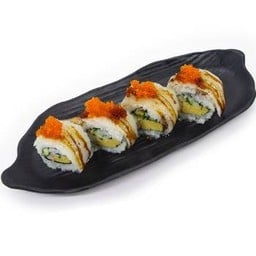 โรลหน้าครีบปลาตาเดียว on top ด้วยไข่กุ้ง