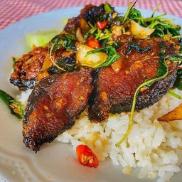 ข้าวกะเพราปลาดุก