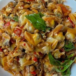 เนื้อหอยลายผัดน้ำพริกเผา ราดข้าว (มีเป็นบางวันค่ะ)