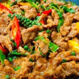 ผัดพริกแกงเนื้อราดข้าว