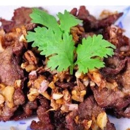 เนื้อทอดกระเทียม