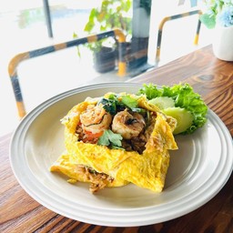 ข้าวผัดต้มยำห่อไข่