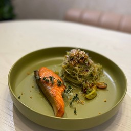 Spaghetti Pesto Salmon