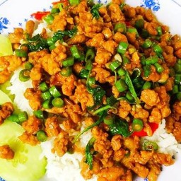 กะเพราหมูใส่ถั่วฝักยาว