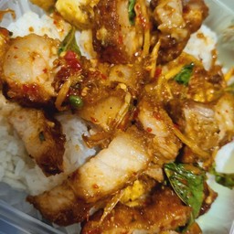 ข้าวราดผัดฉ่าหมูกรอบ