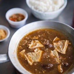 เนื้อแพะตุ๋นน้ำแดง เนื้อ+หนัง (เล็ก)