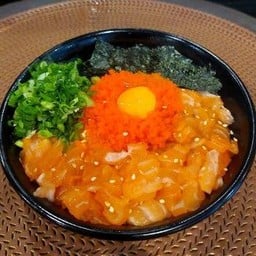 ข้าวหน้าแซลมอนสับ