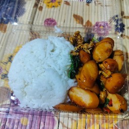 กระเพราใส้กรอกไก่