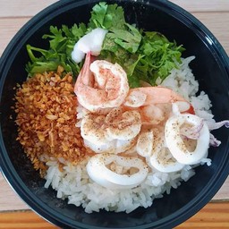 ข้าวต้มแห้งทะเลกุ้งหมึกหอมกระเทียมเจียวใส่กากหมู