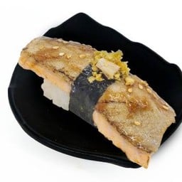 เนื้อส่วนติดหนังแซลมอน ซูชิ