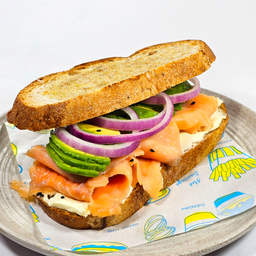 แซนด์วิชครีมชีสแซลมอน Salmon Cream Cheese Sandwich
