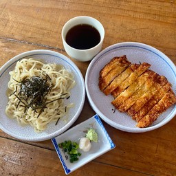 บะหมี่เย็นไก่ทอด