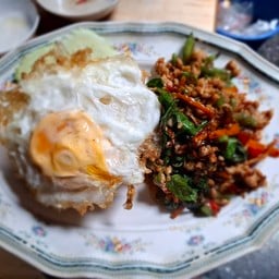 ข้าวกระเพาหมูสับ