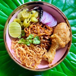 ข้าวซอยคั่วแห้ง(ไก่กรอบ)