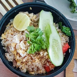 ข้าวผัดหมูไส้กรอกหอมๆต้องลอง