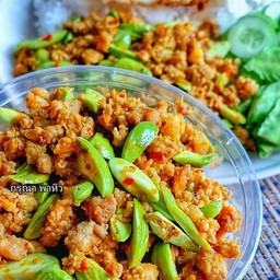 ราดข้าวคั่วกลิ้งหมูใส่สะตอ+ไข่ดาว