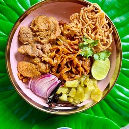 ข้าวซอยคั่วแห้ง(เนื้อน่องลาย)