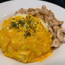 ข้าวไก่กระเทียมไข่ข้น