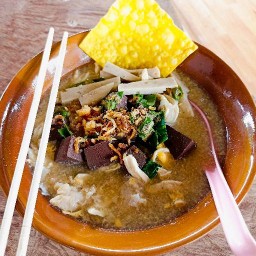 ร้านธารา อาหารตามสั่ง และก๋วยจั๊บอุบล เส้นสด