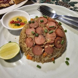 ข้าวผัดไส้กรอก