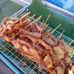 ชุดหมูแดดเดียวเสียบไม้