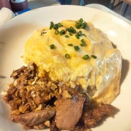 ข้าววไข่ข้น+เนื้อชิ้นกระเทียม