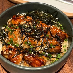 [อร่อยซ่ากับโค้ก] ดุกด้งซอสคาบายากิ (Catfish Donburi) +  โค้ก ออริจินัล (กระป๋อง)