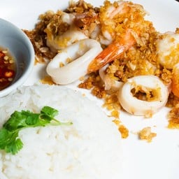 ข้าวทะเลกระเทียม