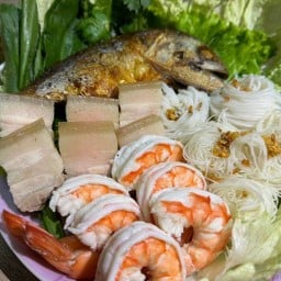 ลอง shrimp ดู (เมีี่ยง อีสาน จิ้มซีฟู้ด) สำโรง