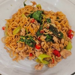 มาม่าผัดกะเพรา