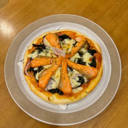 Pizza Salmon Spinach w/cheese พิซซ่าแซลม่อนผักโขมอบชีส