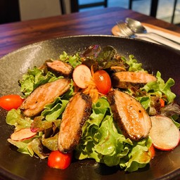 สลัดอกเป็ด (Duck Breast Salad)