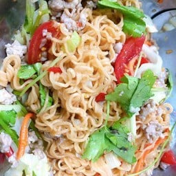 ยำมาม่าหมูยอ+หมูสับ LM