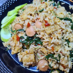 โหระพาออมุกไส้กรอกข้าวคลุก