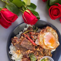 ข้าวกระเพราเนื้อตุ๋น