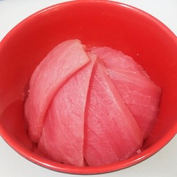 ข้าวหน้าทูน่า