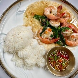 กะเพรากุ้งราดข้าว