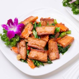 คะน้าฮ่องกงผัดหมูกรอบสไตล์มาเลเซีย (S)