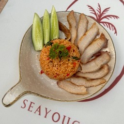 ข้าวคลุกกระเพราคอหมูย่าง