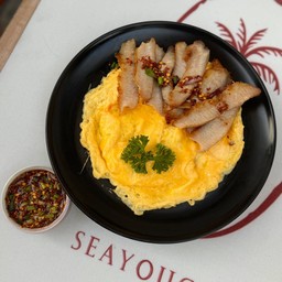 ข้าวไข่ข้นคอหมูย่างจิ้มแจ่ว