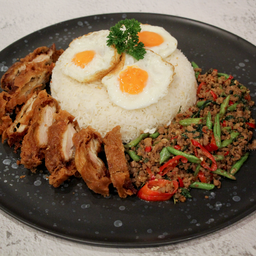 K1 กะเพราถาด+ไก่ทอด [Ka-Pao Combo + Fried + Crispy Chicken]