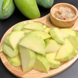 เซทมะม่วงเปรี้ยวสับชิ้นเล็ก จิ้มกับ พริกเกลือกะปิ
