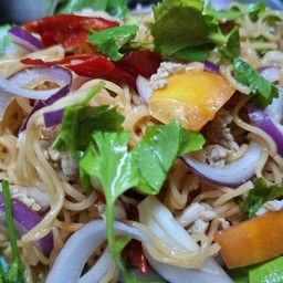 ยำมาม่าหมูสับ