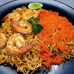 มาม่าผัดไข่กุ้ง LM