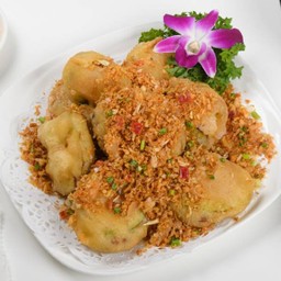 มะเขือยาวทอดพริกเกลือไส้หมูสับและเห็ดหอม (S)