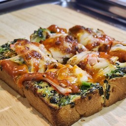 บ้านขนมปังพิซซ่า & ชีส